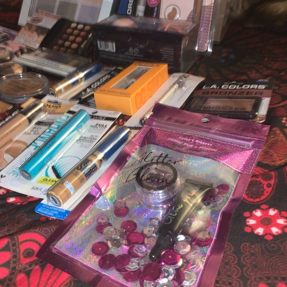Makeup Bundle - Picture 5 of 8